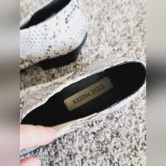 Steve Madden Faux Python Snake Animal Black White Ankle Booties - Picture 7 of 7